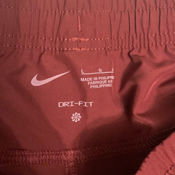 Nike dri fit burgundy drawstring elastic waist shorts large - Picture 3 of 9